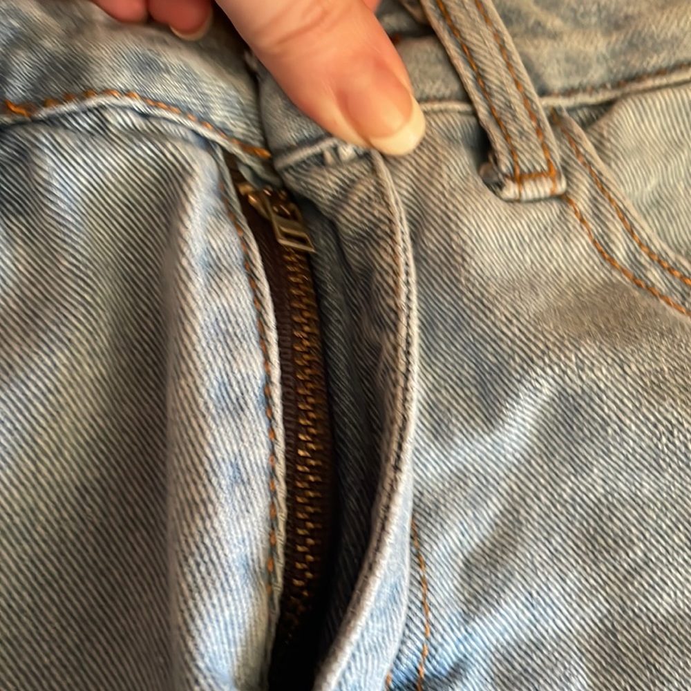 🚫SOLD🚫 Distressed Mini Shorts - Picture 8 of 13
